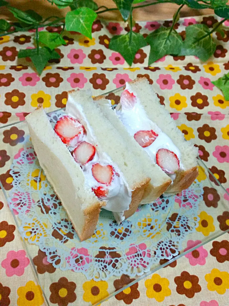 自家製食パンでいちごサンド🍓|まーやんさん