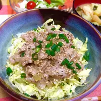 ネギ塩豚丼せん切り春キャベツのっけ