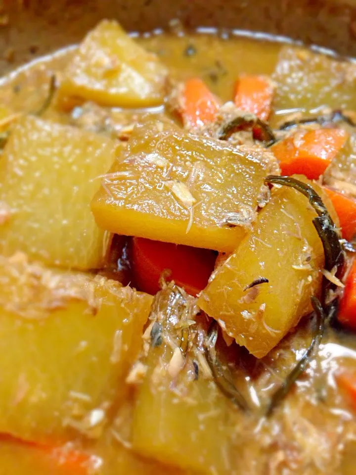 大根と人参を鯖の味噌煮缶と刻み昆布で煮付けてみましたヾ(＠⌒ー⌒＠)ノ|こなちゅんさん