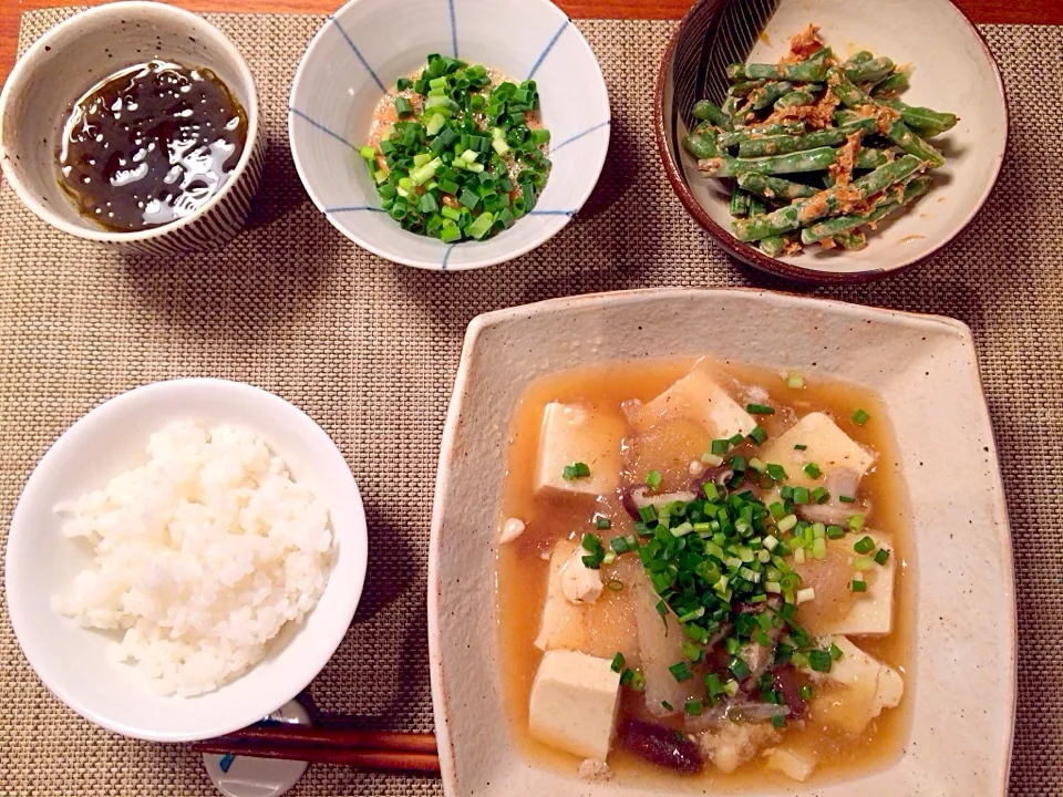 Snapdishの料理写真:みぞれ豆腐、いんげんの胡麻和え、納豆、もずく酢|りよさん