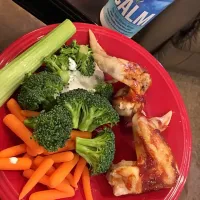 Meal Three 1:30 Bbq chicken wings with veggies and magnesium drink.|Liz Martinさん