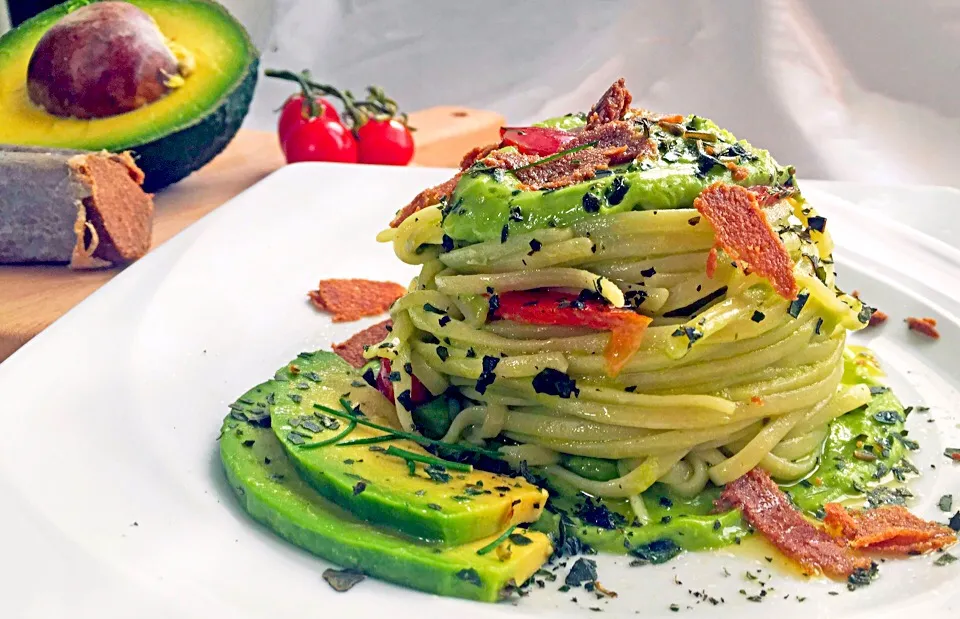 Snapdishの料理写真:Linguine with Avocado cream and Bottarga|laura giardinaさん