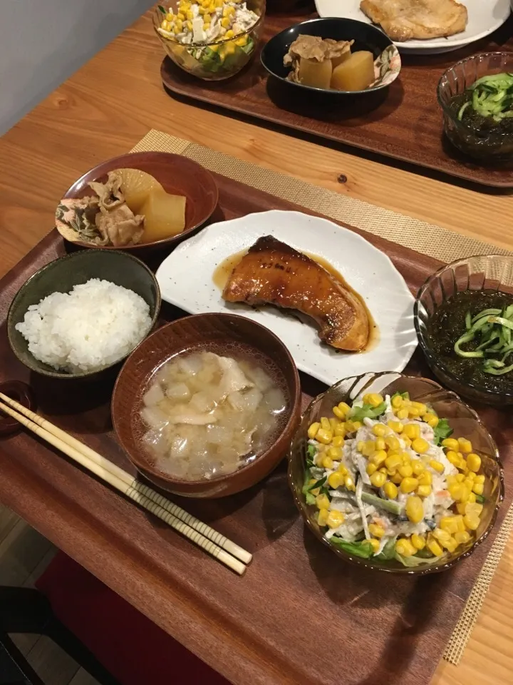 2016.3.21 晩御飯 ブリの照焼き
旦那様には昨日ブリ照焼きだったので、
トンテキです。|あっきーよさん