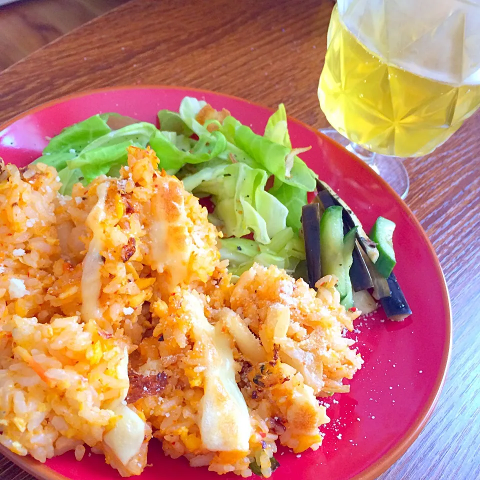 Snapdishの料理写真:🍴キムチーズチャーハン
🍴サラダ
🍴きゅうりとナスのゆかり漬け|Ulich1⭐️さん