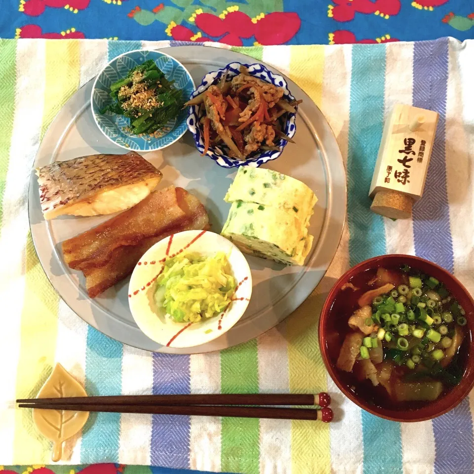 休日の朝ごはん

珍しく和食のワンプレート

大好きな豚汁と😊|マキさん