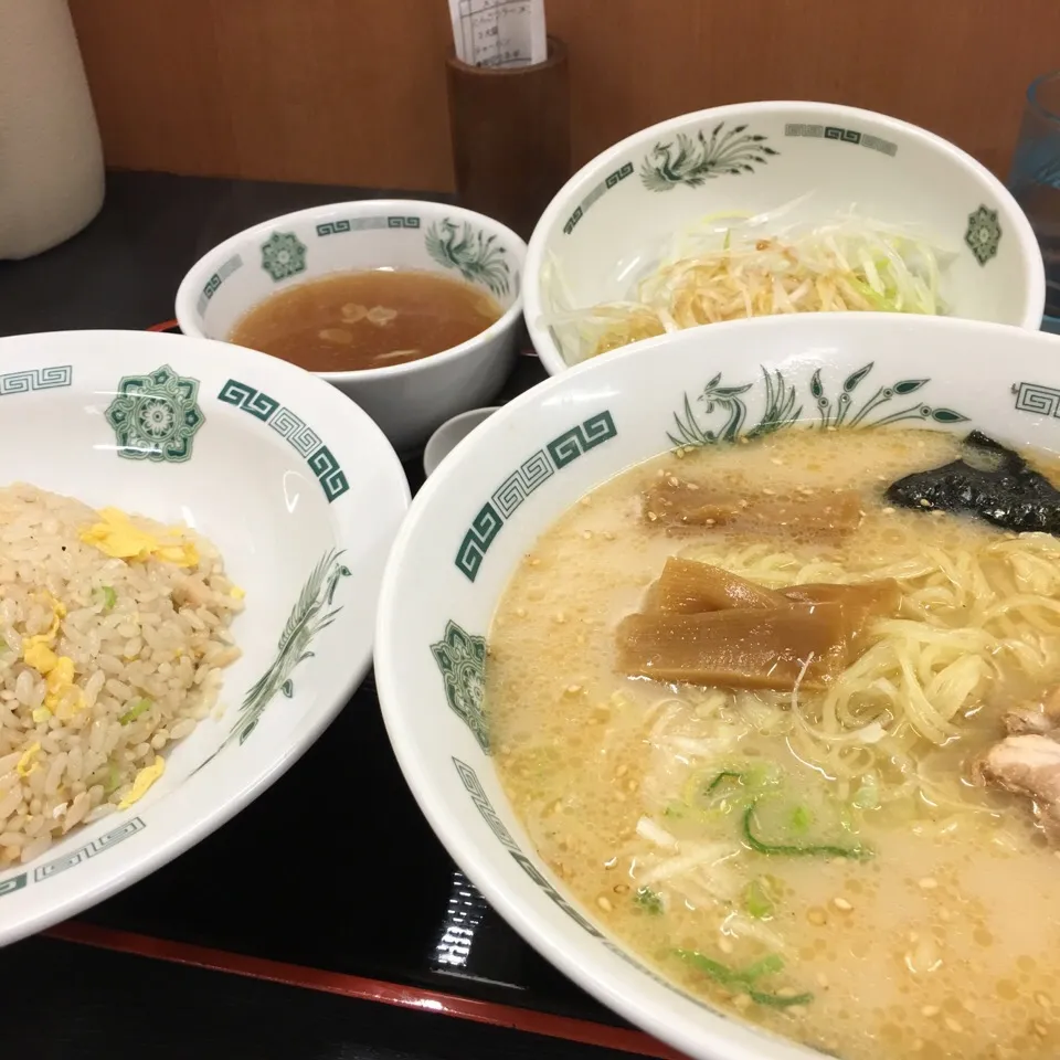 とんこつネギラーメンとチャーハン|Hajime Sakaiさん