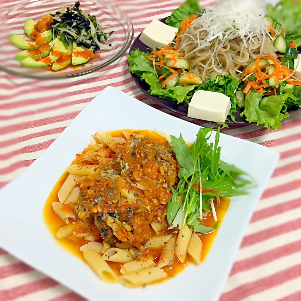 鯖缶のキノコトマトソースペンネ
牛肉とマロニーのピリ辛サラダ
アボカドネギ海苔まみれ|lulukurumiさん