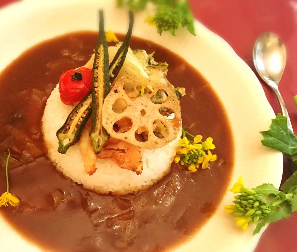 オリバヤシ&春野菜の贅沢和風カレー🍛|AKUBI*:ஐ(●˘͈ ᵕ˘͈)さん