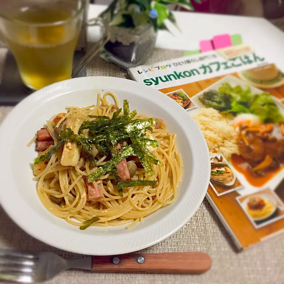 Snapdishの料理写真:しめじと明太はんぺんの柚子こしょうスパゲティ♡♡|いず⋈ + ゜さん