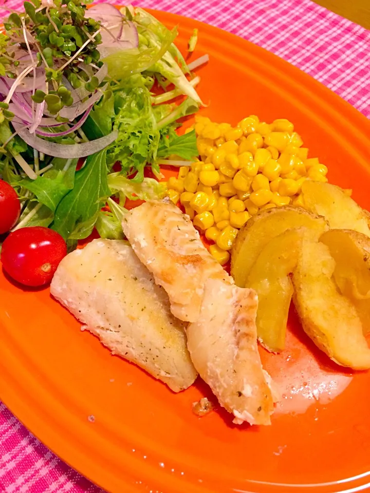 白身魚のバジルオイル漬けで夕食🍚|かずみさん