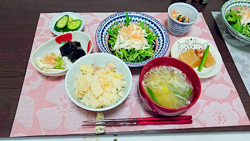 Snapdishの料理写真:たけのこご飯、さつまいもと新たまねぎのお味噌汁、水菜と長芋のサラダ|みんさん