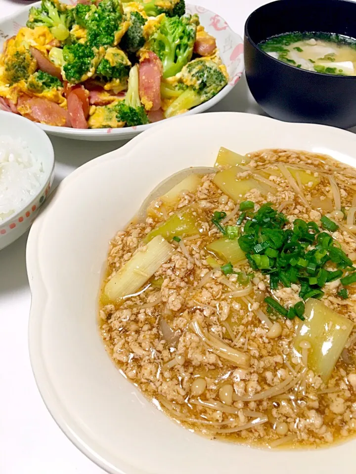 ボンバーさんの料理 新玉ねぎの鶏🐔そぼろあんかけ💕   ふつうごはん💓ボンバーさん200投稿おめでとうー♡|mari♡（もも(*´∀｀*)♪）さん