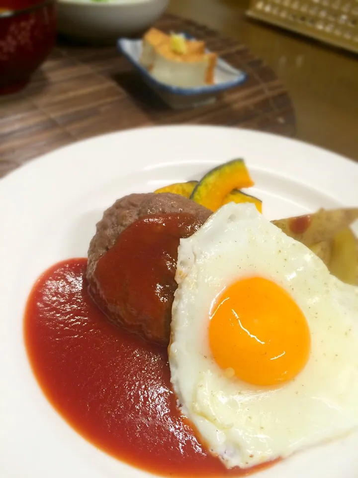 夕食＊目玉焼きハンバーグ|穂月:ほおずきさん