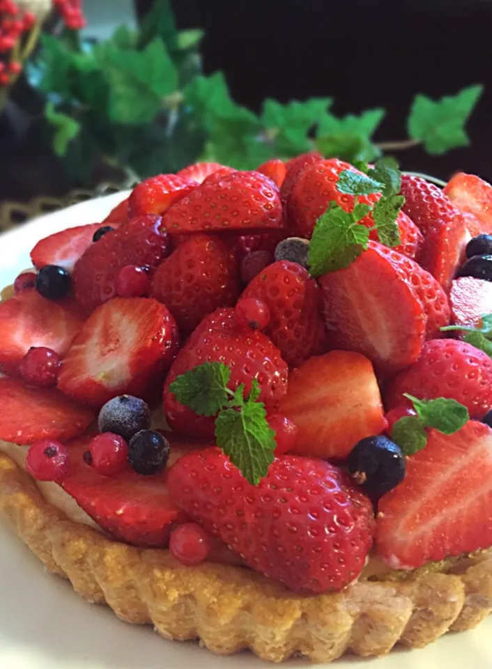 いちごタルト🍓息子おめでとう💐|みどりさん