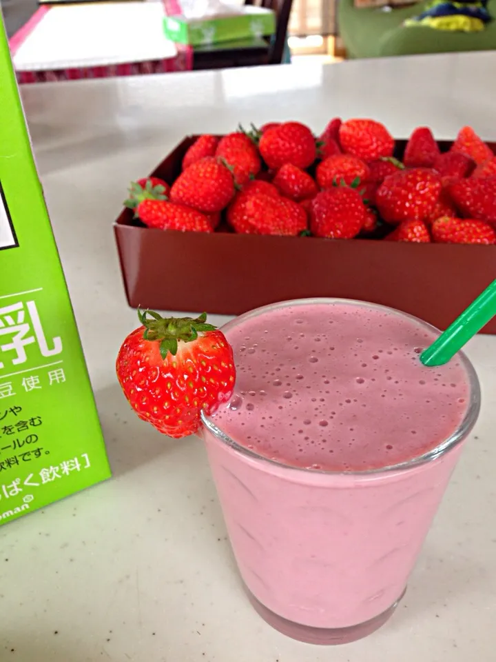 Strawberry smoothie🍓|viviさん