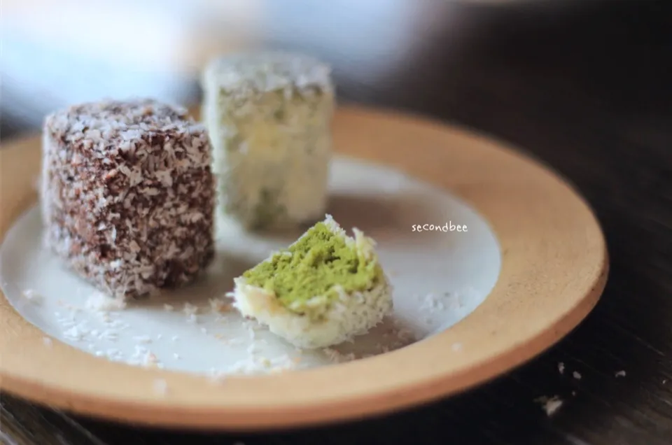 Snapdishの料理写真:lamington cake|🌿 secondbeeさん