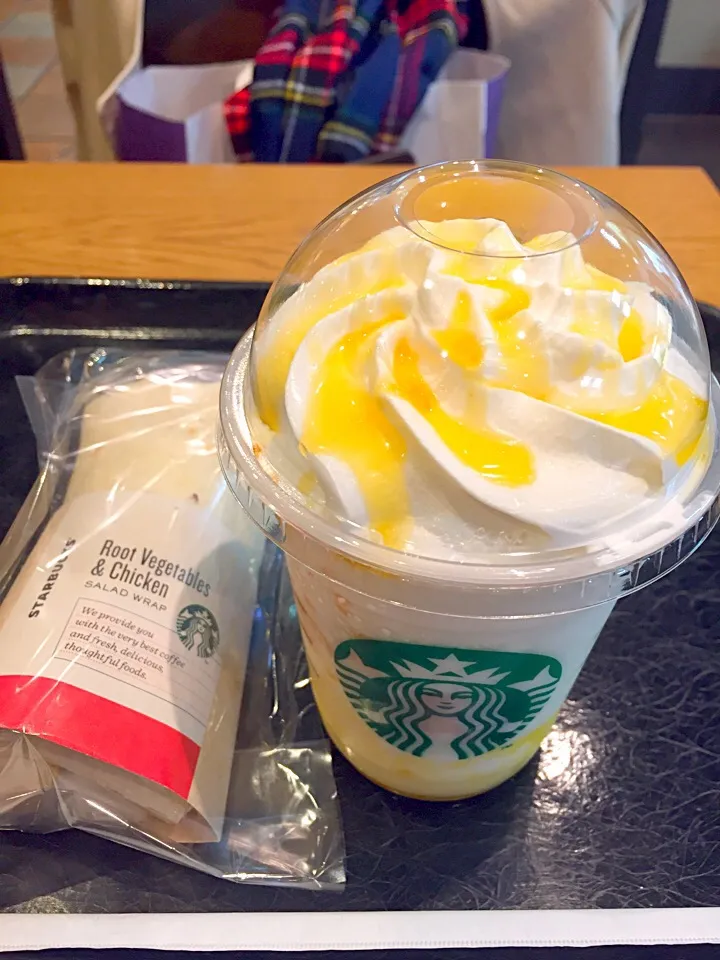 Snapdishの料理写真:アプリコットハニーソイクリームフラペチーノ❤️|みっつさん