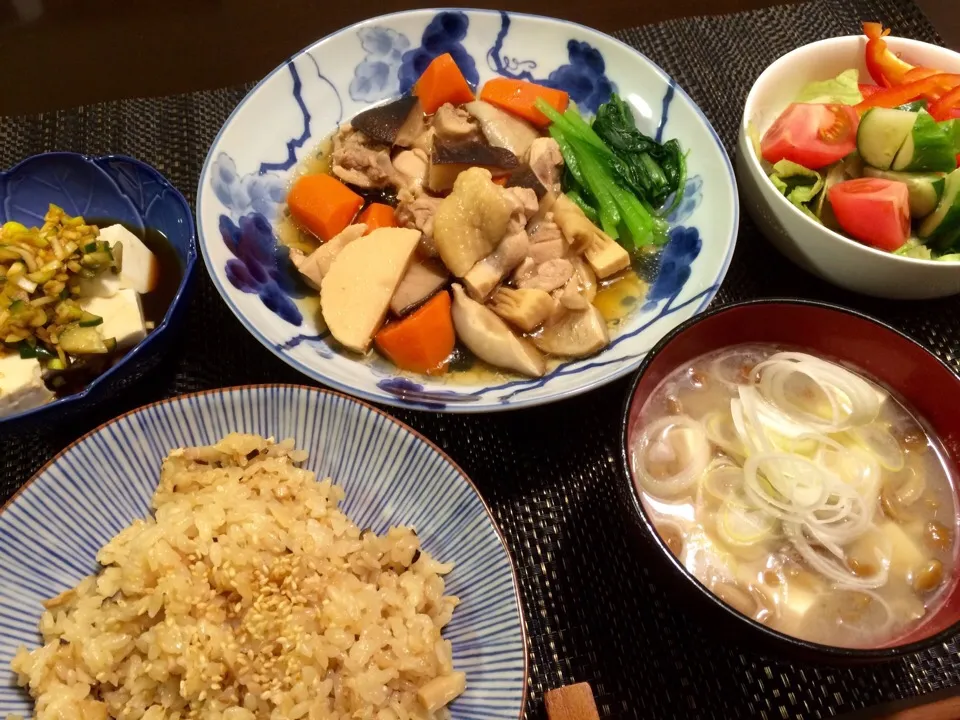 鶏肉と椎茸の煮物、筍炊き込みごはん、薬味醤油冷奴、なめこ汁|Jun  Sakamotoさん