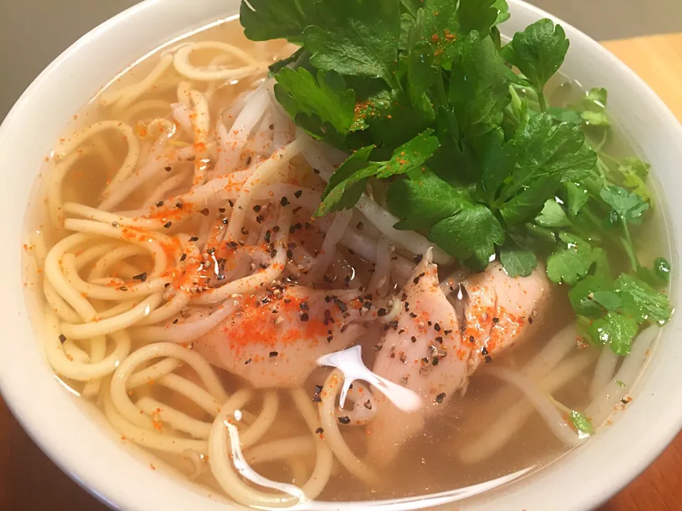 糖質ゼロ麺を使ったアッサリピリ辛塩ラーメン 92キロカロリー|松澤美穂さん