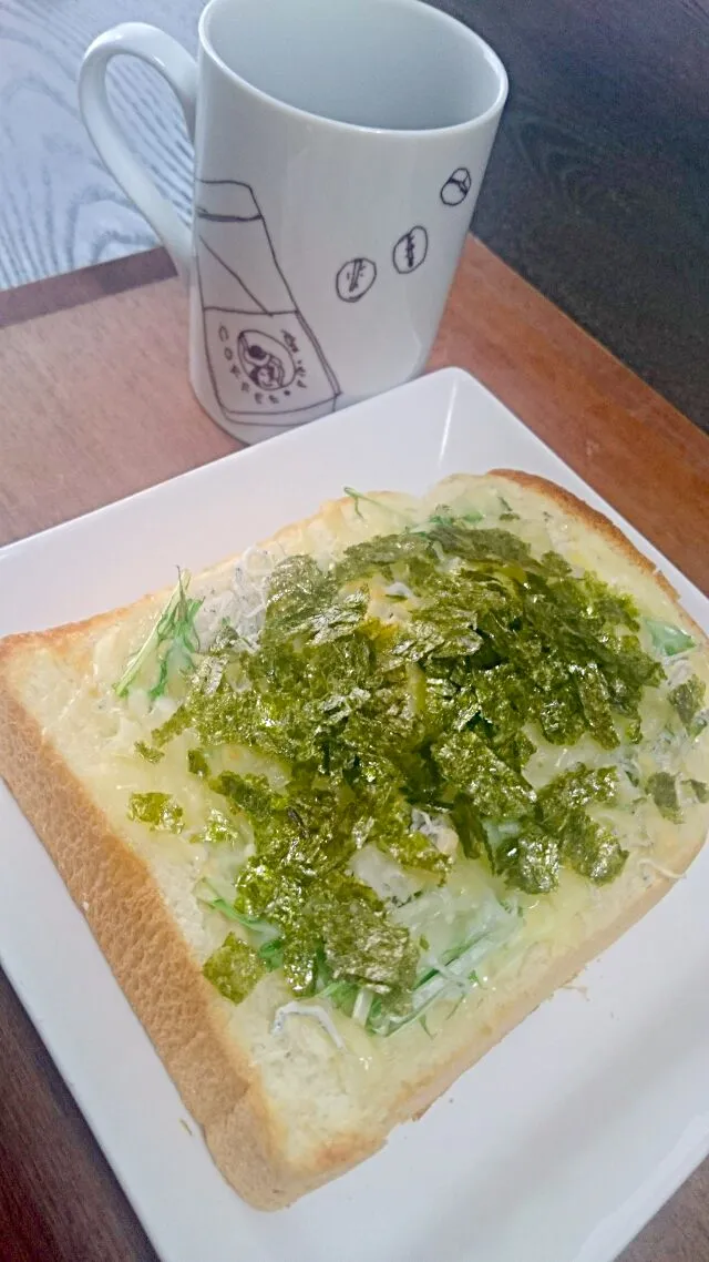 しらすチーズトースト|めぐまげさん