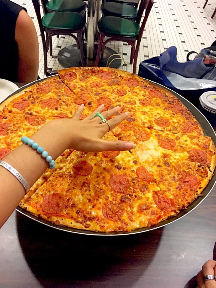 Snapdishの料理写真:Giant sized salami pizza|prissyさん