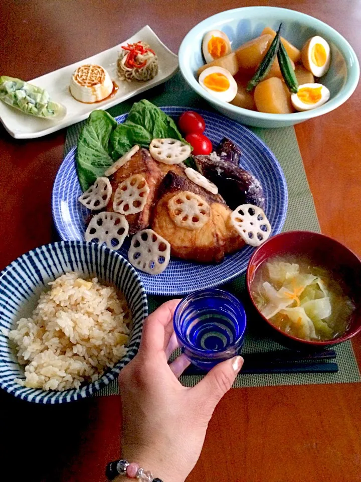 Today's Dinner🍴前菜･大根と卵の煮物･鰤と蓮根の唐揚げ･筍御飯(母作)･ｷｬﾍﾞﾂのお味噌汁|🌈Ami🍻さん