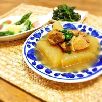 Snapdishの料理写真:大根の煮物☆
温野菜チーズ蒸し☆
ほうれん草胡麻和え☆
常備菜で晩御飯☆|skyさん