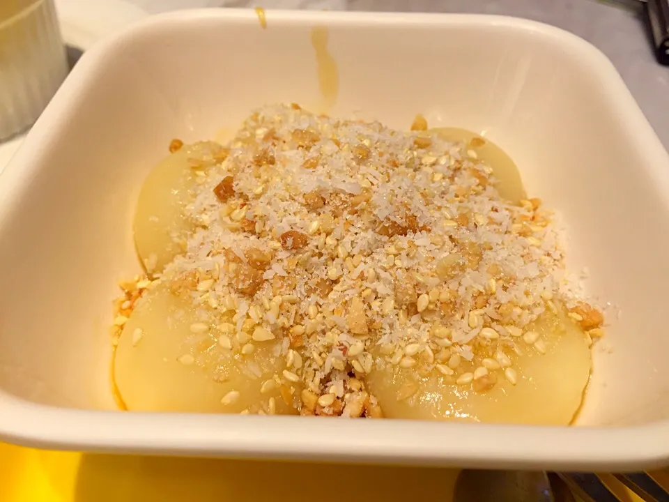 Glutinous rice balls coated with crushed peanuts & sesame|Sky Blueさん