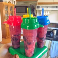 Coconut water, grapefruit, and blackberry popsicles|riley cさん