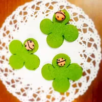 クローバーてんとう虫クッキー🍀|ハム子さん