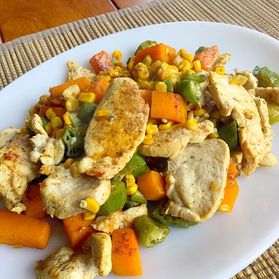 Lunch/ Chicken, butternut squash, corn, okra, curry flavor|Nanaさん