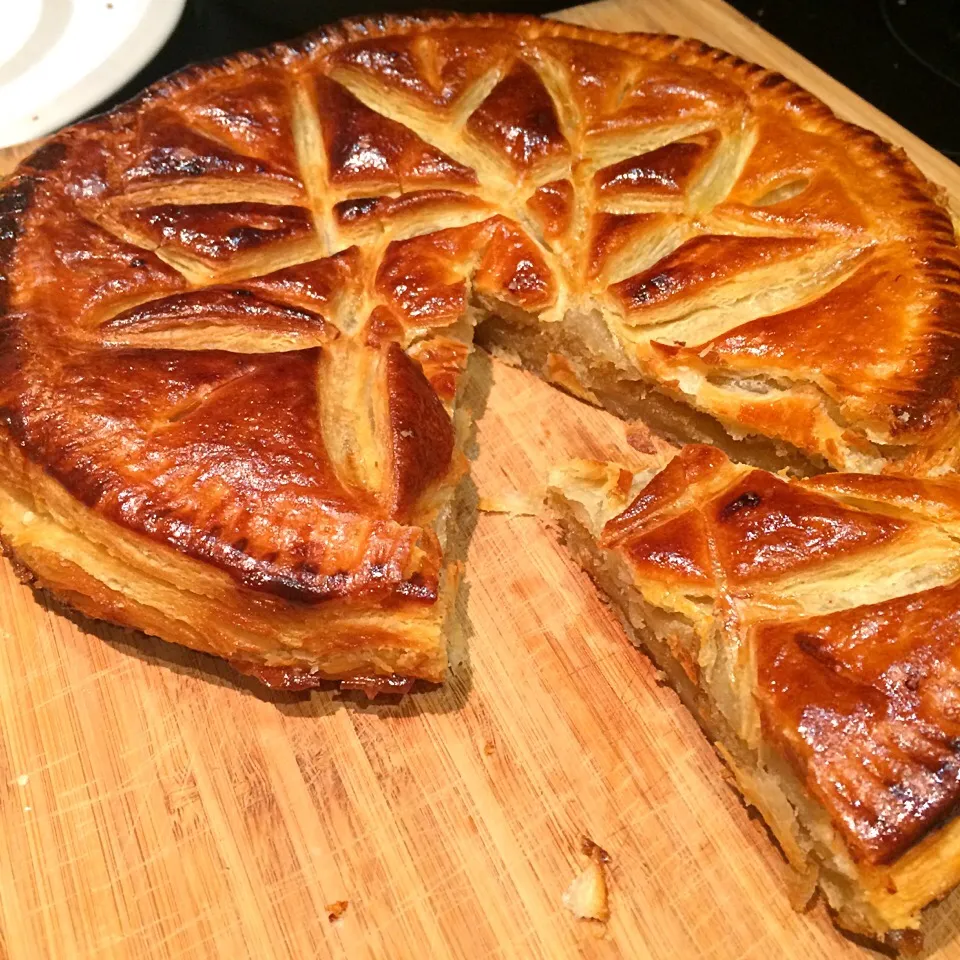 Kings’ Pie (Galette des rois)!!!
French Homemade 🌞|Yuri Liuさん