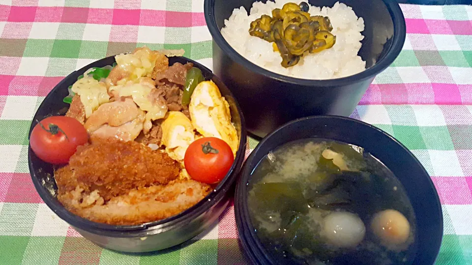 お弁当。出し巻きと牛ピーマンのオイスター炒めと鶏のチーズ焼きとミンチカツとお味噌汁。ぎゅーぎゅー(ง •̀ •́)ง✧|エリカさん