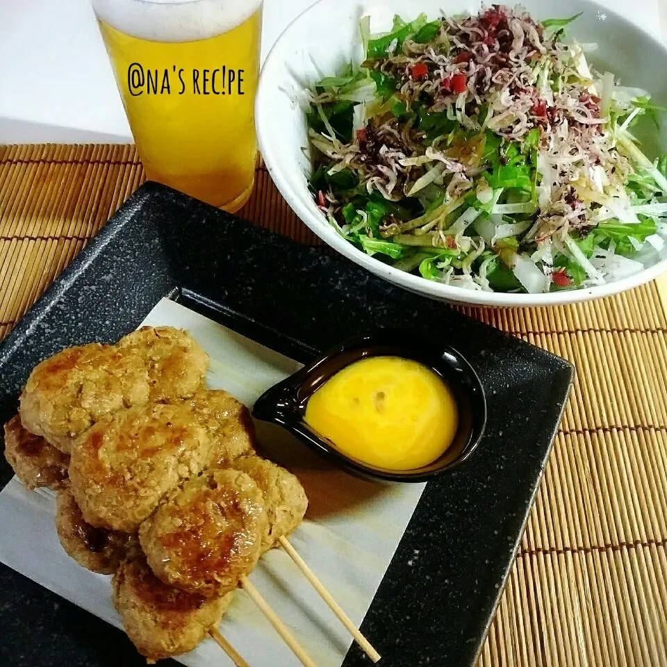 ●つくねみたいな豆腐入り肉団子
大根の皮で作った金平を細かくしていれた👍
黄身にくぐらせてボナペティ～❤

●大根と水菜とカリカリ梅としらすのサラダ(シソドレ)|Kashimanakitchenさん