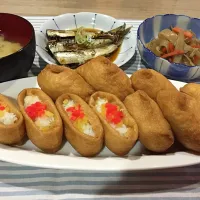 Snapdishの料理写真:刻みたくあん入り稲荷寿司・イワシ生姜煮・ピリ辛コンニャク牛蒡きんひら・青梗菜の味噌汁〜3/22晩御飯|まーままさん