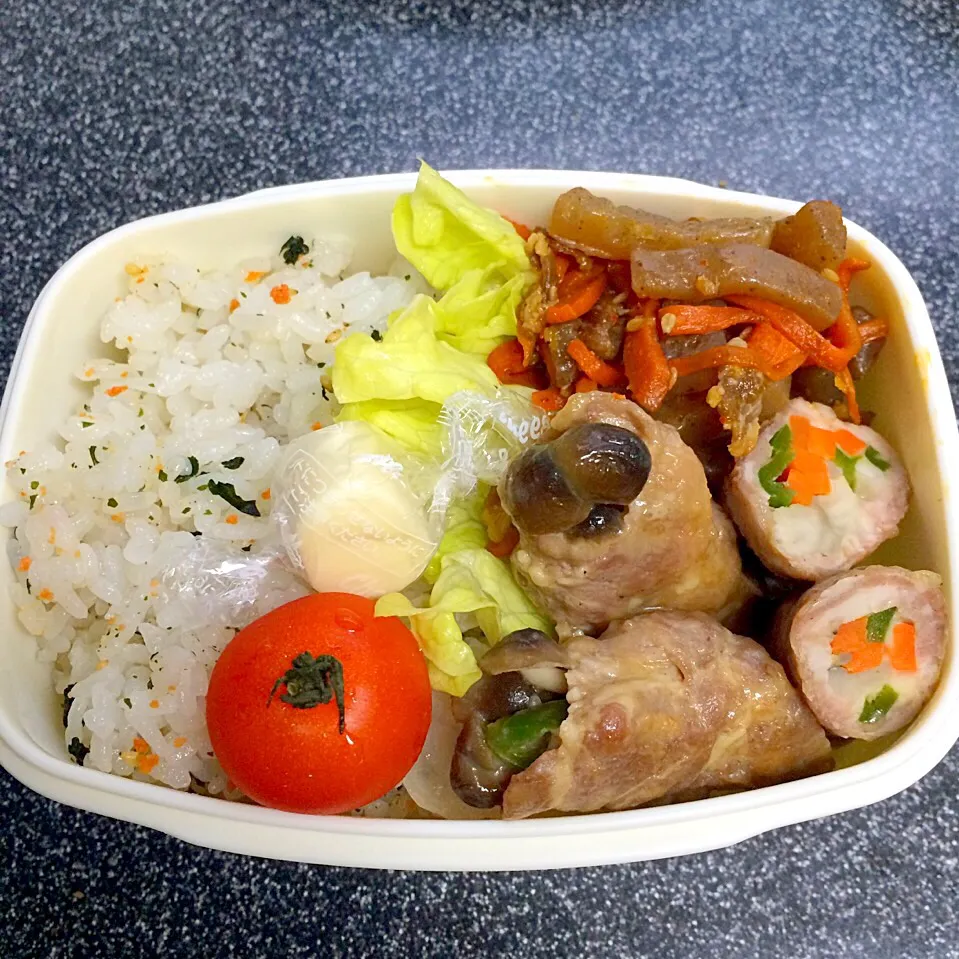 Snapdishの料理写真:お弁当＊チーズと野菜の肉巻き、こんにゃくきんぴら|ゆかりさん