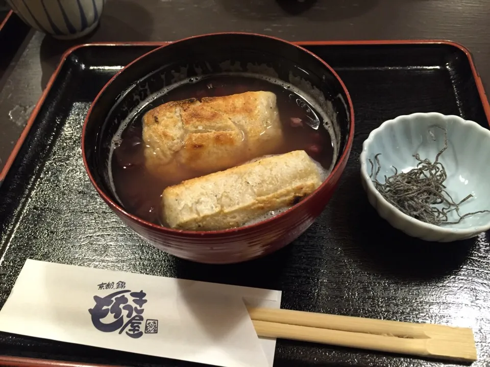 京都の錦市場で食べた、餅つき屋のおぜんざい|さんだーさん