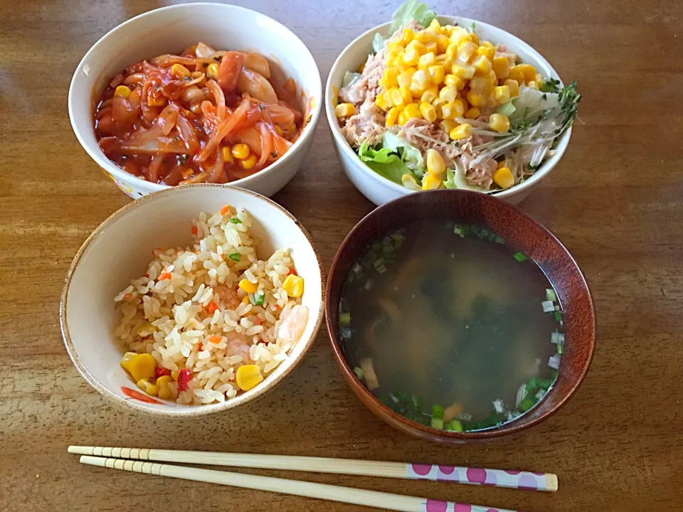 Snapdishの料理写真:お昼ご飯♪
。゜⋆。゜⋆menu。゜⋆。゜⋆
○冷凍のエビピラフ
○ゆうげの味噌汁かったら(白味噌)
○サラダ(レタス、コーン、ツナ、シーザードレッシング)
○トッポギ(たまねぎ、ブロッコリースプラウト)|まーやさん