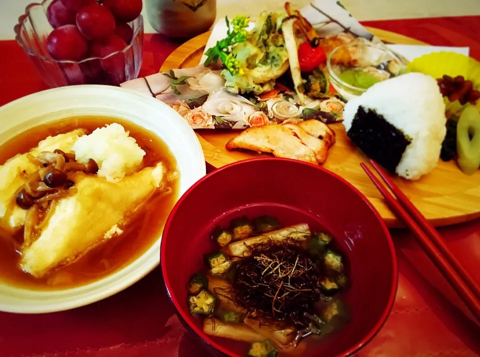 夜ご飯(๑′ᴗ‵๑)‼︎

きのこの餡かけ揚げ出し豆腐
長芋とオクラのお吸い物
野菜の天ぷら 〜抹茶塩〜
塩鮭 etc...|AKUBI*:ஐ(●˘͈ ᵕ˘͈)さん