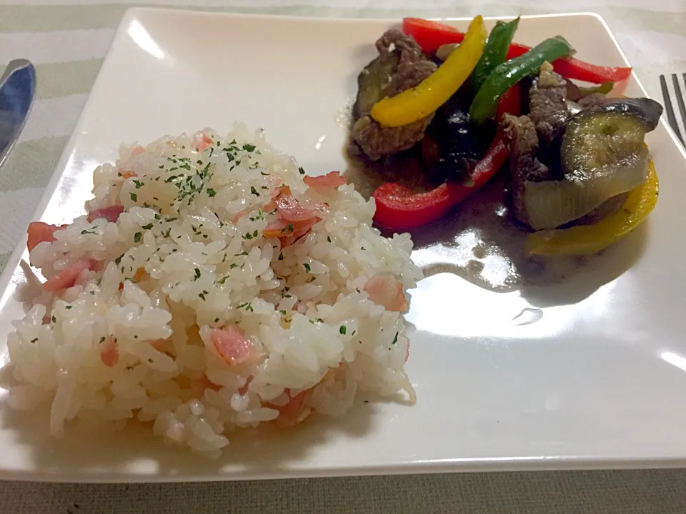 Snapdishの料理写真:dinner for tonight
garlic rice with bacon & saute beef with eggplant ..|Amor Da Minha Vidaさん