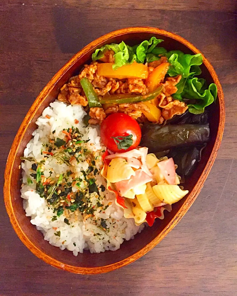 今日のお弁当♪
豚肉とピーマンの炒め物
マカロニサラダ
なすの揚げ出し|Yukako Nishimuraさん