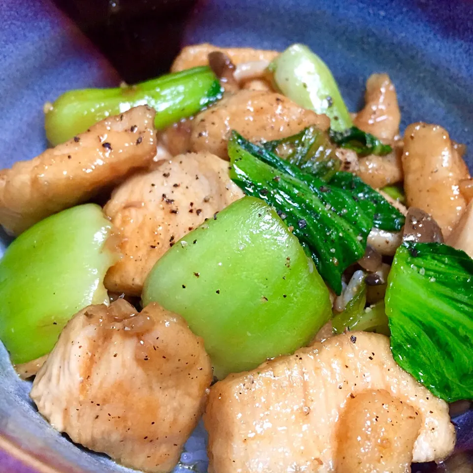 鶏胸肉と青梗菜とぶなしめじの気仙沼完熟オイスターソース炒め丼|カウンター嬢さん