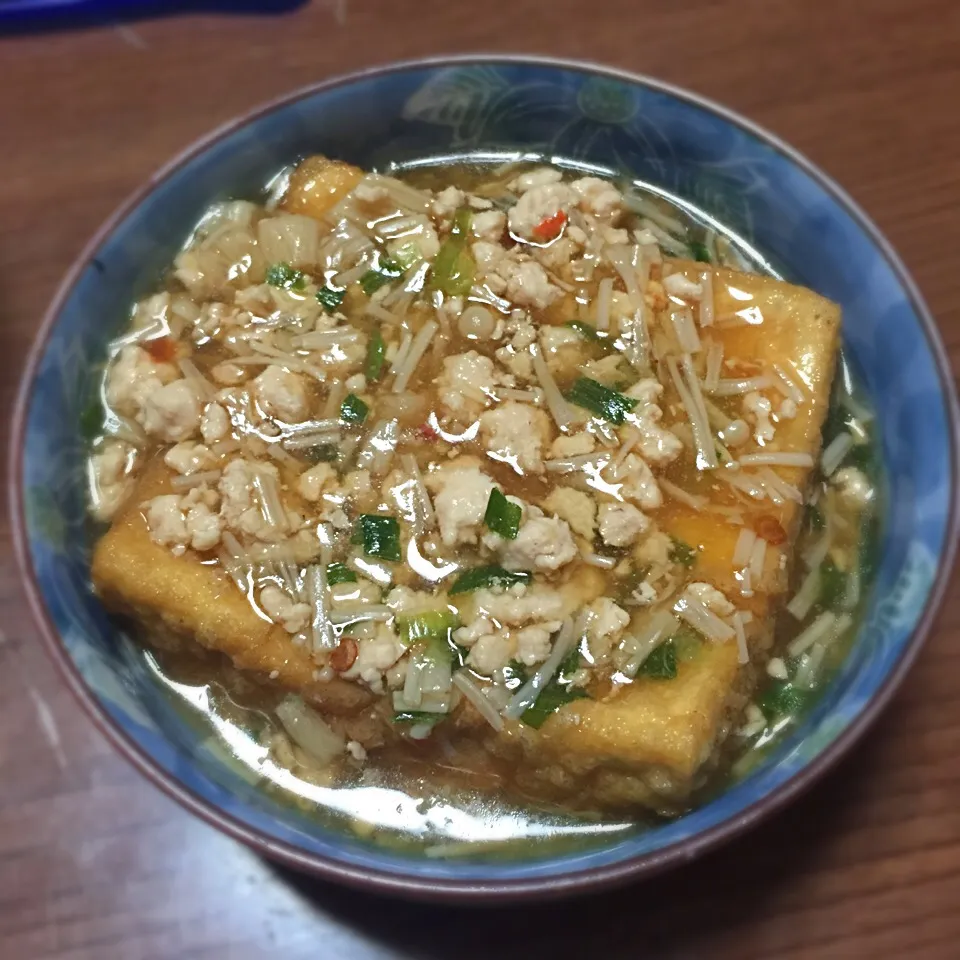 昨夜の新玉ねぎのそぼろ餡掛けリメイク✨
余った餡掛けにお醤油と豆板醤をプラスして、絹厚揚げに餡掛けしましたぁ^ ^（笑）|まるちゃんさん