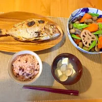 生後100〜120日に一生食べ物に困らないようにとの祈りを込めて行う行事、お食い初め。その行事食です。|浦本真依子さん