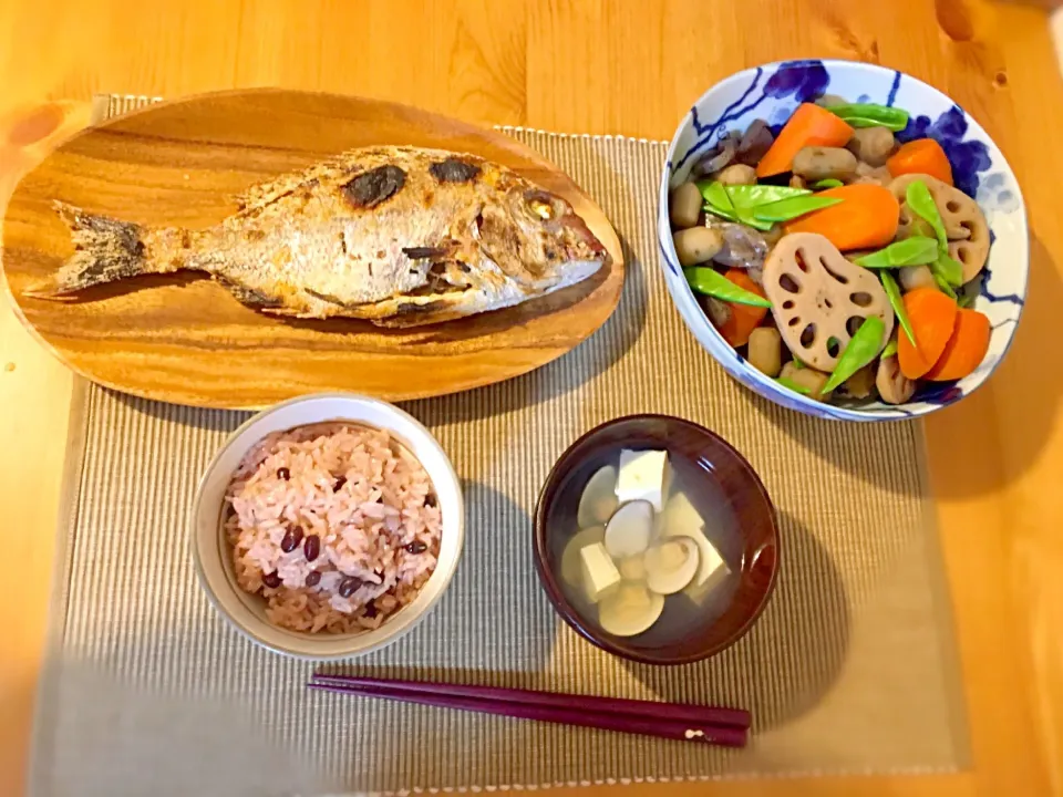 生後100〜120日に一生食べ物に困らないようにとの祈りを込めて行う行事、お食い初め。その行事食です。|浦本真依子さん