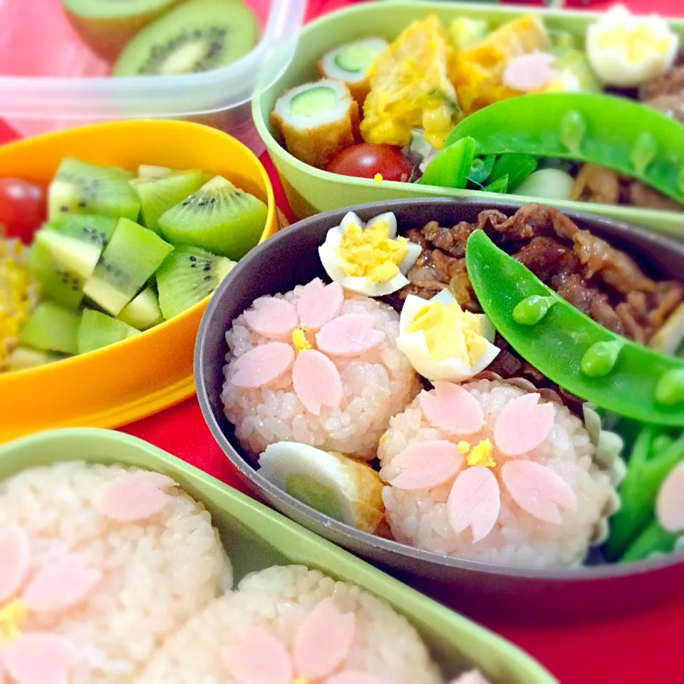 娘たちの春休み学童弁当〜💖ぴぴこめしさんの 春の桜弁当|yukoさん