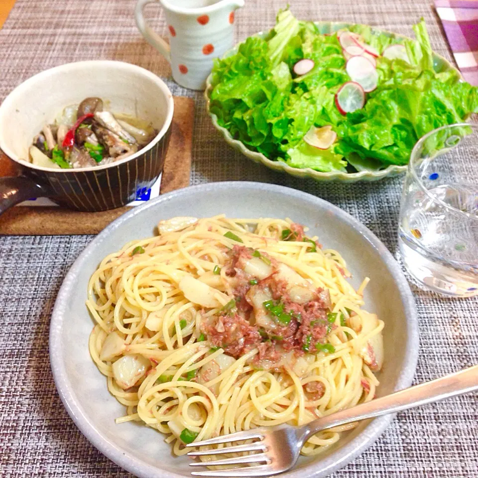 Snapdishの料理写真:コーンビーフと新じゃがのパスタ
鰯のアヒージョ
サラダ|kctreeさん