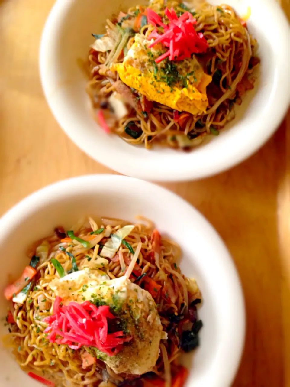 紅生姜たっぷりとお包み卵乗っけでソース焼きそば|こなちゅんさん