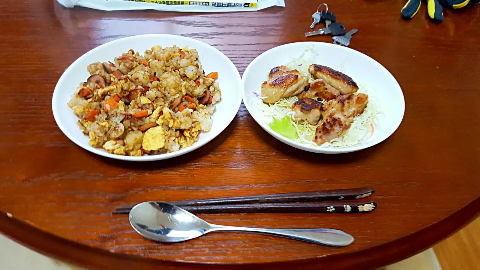 今日はちゃんと晩御飯全部作りました!
味噌風味炒飯と醤油味の鶏もも肉焼きです😁
今だに見た目の方は美味そうではないのがちょっと…って感じですが徐々に炒飯の出来は上がってるはず!!(笑)
醤油漬けしておいた鶏もも肉美味しかった〜😂✌|takuさん