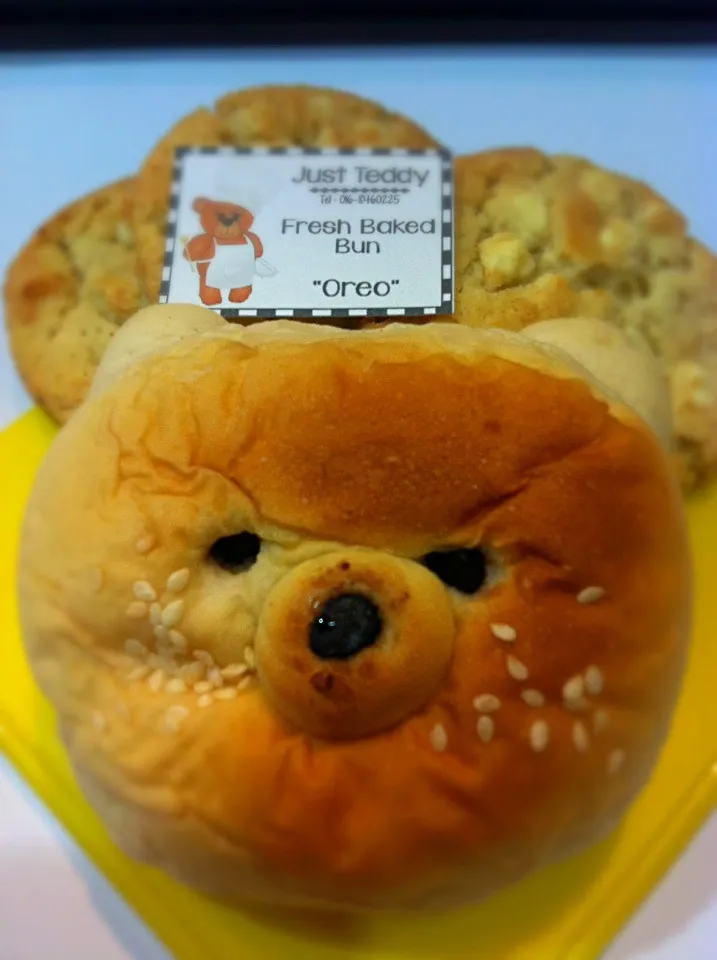 Snapdishの料理写真:#FreshBakedBun#IamTeddy#Oreo#YummyYummy#Cute#Delicious#DontMessWithMe#EatMe...!|Just Teddyさん